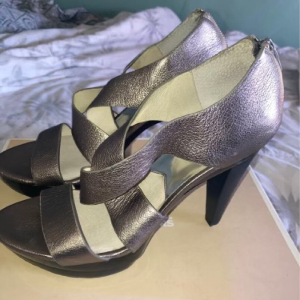 Michael Kors Elena Platforms size 9